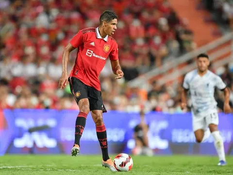 Phải cạnh tranh với Lisandro Martinez, Varane nói thẳng 1 câu