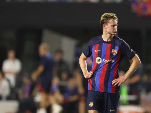 BLĐ yêu cầu, Xavi trực tiếp giải quyết với De Jong