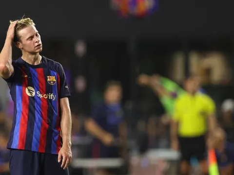 Xavi đang ép De Jong rời Barca