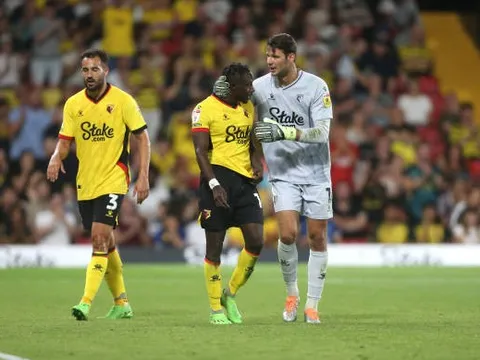 "Đã có cuộc đàm phán với M.U, nhưng tôi vẫn là cầu thủ của Watford"