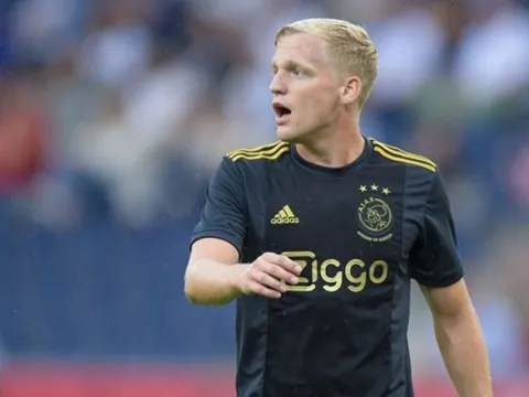 Trên đường đến Man Utd, De Beek nhận lời cảnh báo từ Van Persie