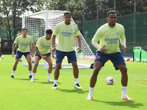 Owen Hargreaves cảnh báo CĐV Arsenal về 2 cái tên nơi hàng thủ