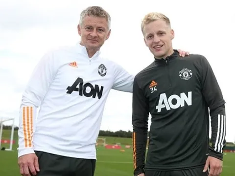 Bị Solsa cho ra rìa, Van de Beek phản ứng khó tin