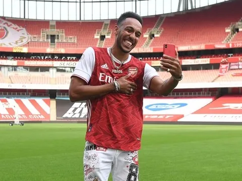 Edu Gaspar phản ứng ra sao khi Aubameyang gia hạn với Arsenal?