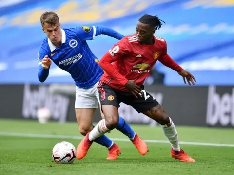 Joe Cole: "Tôi đã phải gào thét với cầu thủ Man United đó"