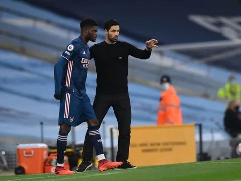 Giữa bão áp lực, "quái thú" nói điều tâm đắc về Arsenal