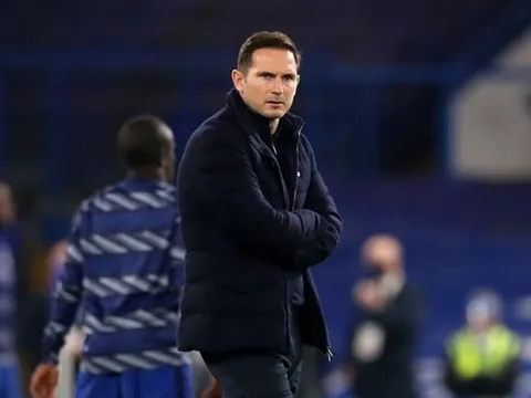 "Lampard đang gặp áp lực sau khi BLĐ Chelsea làm điều đó"
