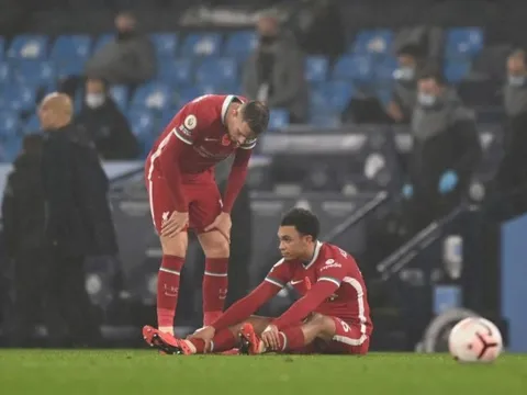 XONG! Klopp xác nhận, Liverpool nhận tin dữ từ "cỗ máy kiến tạo"
