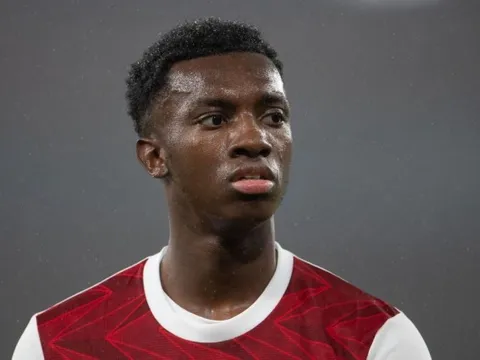 "Nketiah có khiếu săn bàn nhưng tôi nghĩ cậu ấy nên rời Arsenal"