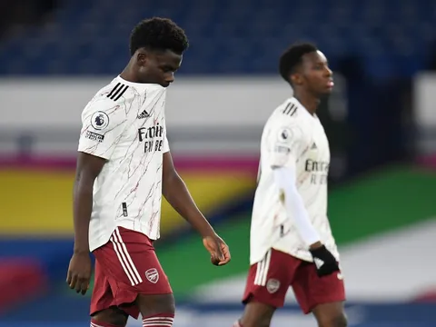 "Quá nghiêm trọng, Arsenal giờ rơi vào cuộc chiến trụ hạng"