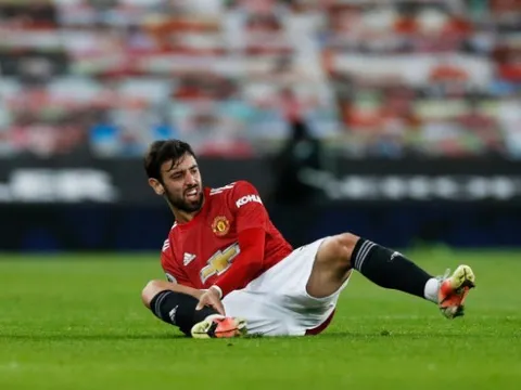 Bruno Fernandes: "Ai đó suýt đã làm gãy mắt cá chân của tôi!"