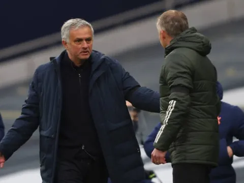 "Sập bẫy" chủ tịch Tottenham, Mourinho bị sa thải đầy tức tưởi