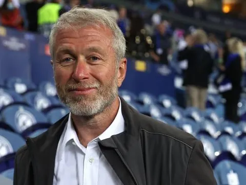 CHÍNH THỨC! Abramovich bị đóng băng tài sản, Chelsea bước vào thời kỳ đen tối