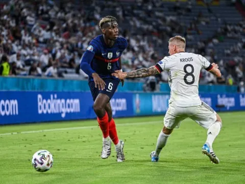 "Không có ý thiếu tôn trọng Ole, nhưng tại sao không bổ nhiệm Deschamps?"