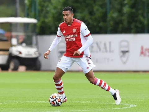 Campbell: "Arsenal đã đúng khi quyết định đem Azeez cho mượn"