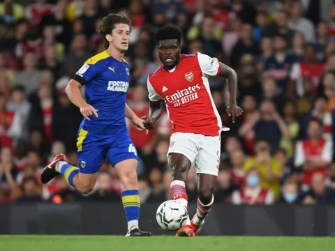 Mikel Arteta lý giải việc để Partey đá chính