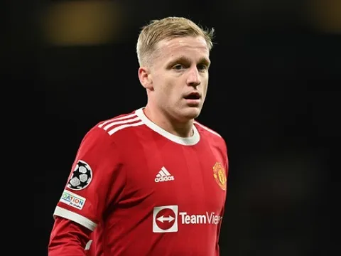 Rio Ferdinand tiết lộ những điều nghe được về Van de Beek từ nội bộ M.U