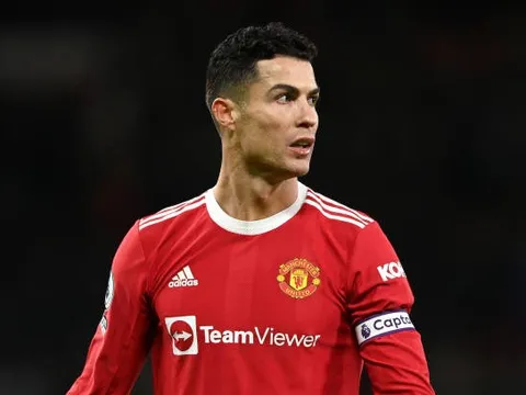 "Ronaldo sẽ không thể bước vào phòng thay đồ M.U tuần tới"