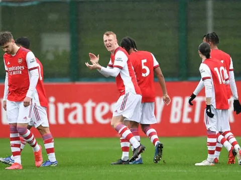 Arsenal ký hợp đồng mới với trung vệ 1m96