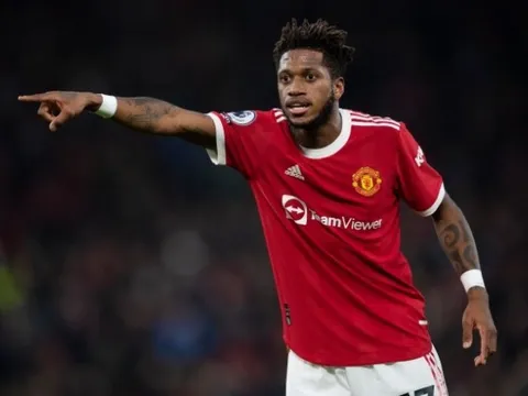 Fred chỉ thẳng những cầu thủ không nên khoác áo Man Utd