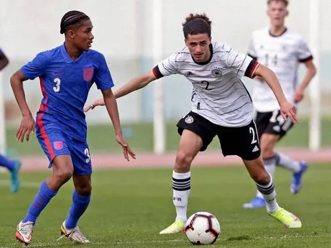 M.U cuỗm thần đồng của Tottenham