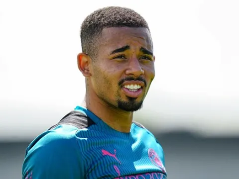'Sao cậu ấy lại rời CLB lớn nhất nước Anh để đến Arsenal?'