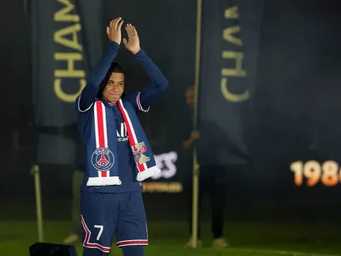 Màn trình diễn đỉnh cao của Mbappe sau khi gia hạn