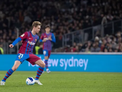 Sao Man City vừa cho Barca thêm lý do để bán De Jong
