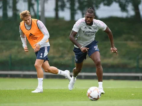 Jamie Carragher nêu tên 'tội đồ' khiến Arsenal mất suất dự C1