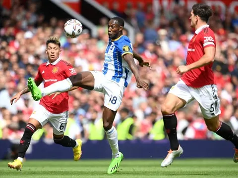 "Maguire và Martinez không thể kèm nổi cậu ta"