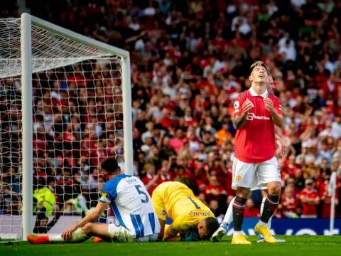 Ten Hag bị chỉ trích vì 'quyết định tội ác'