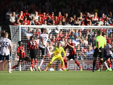 Ben White 'tấu hài'; Gabriel Jesus gây choáng cho Bournemouth