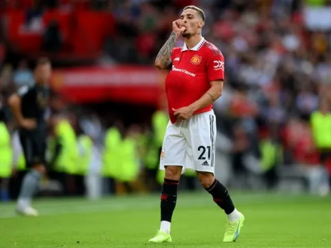 Ten Hag cảnh báo Premier League về Antony