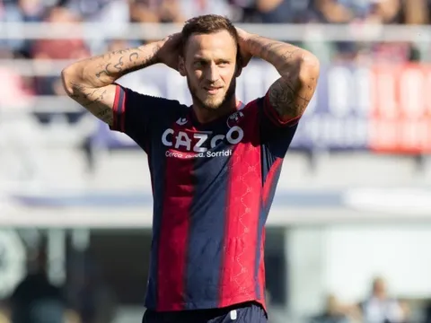 Lấy lý do CĐV, M.U 'chữa thẹn' với tiền đạo 33 tuổi