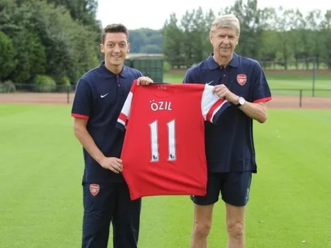 CĐV Arsenal tẩy chay, Ozil nói thẳng một câu cực gắt