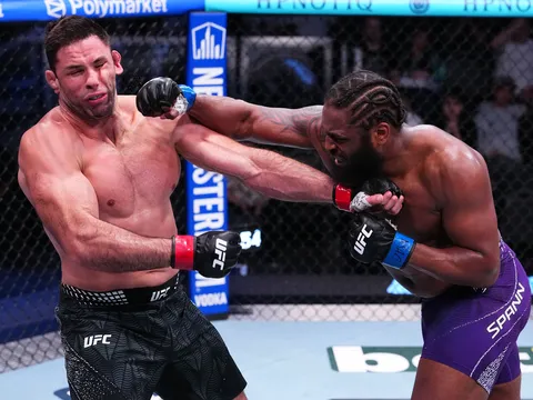 Cú đấm sấm sét của Ryan Spann tiễn Marcus Buchecha xuống sàn tại UFC Vegas 116