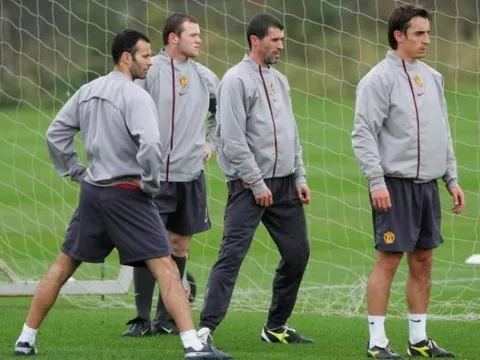 Rooney tiết lộ 2 thần tượng lớn nhất của mình tại Man United