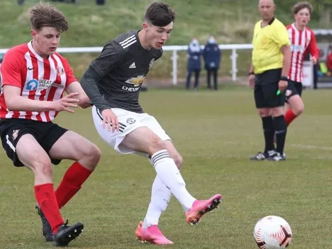 Ghi 20 bàn sau 22 trận, 'sát thủ tuổi teen' của Man Utd quá khủng