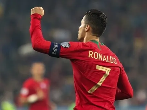 Ghi 700 bàn thắng, Ronaldo gửi lời cảm ơn đến các đồng đội