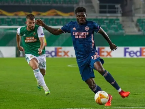 Ghi bàn cho Arsenal, Luiz nói lời tâm can về Partey và Leno