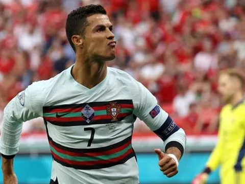 "Ghi bàn penalty vào lưới chúng tôi, Ronaldo ăn mừng như thể chung kết"