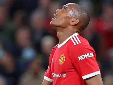 Giải cứu Martial, đối tác đổi máy quét chất lượng cho Man Utd