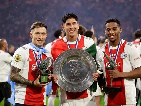 Giải thưởng kép tại Ajax là dấu hiệu tích cực cho hàng thủ Man Utd