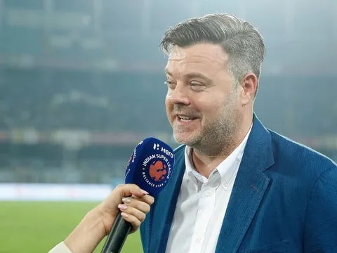 Giám đốc Chelsea bị đuổi việc vì quấy rối phụ nữ