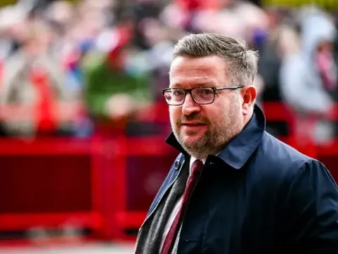 Giám đốc điều hành Man Utd nói chuyện với người hâm mộ