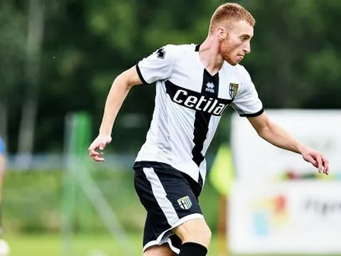 Giám đốc nói gì khi "ngọc quý" bị Man Utd và Arsenal xâu xé?