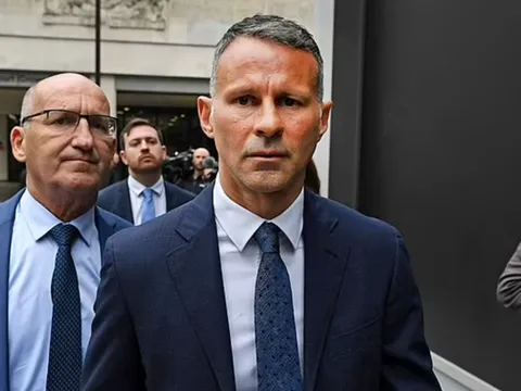 Huyền thoại M.U chính thức mất việc