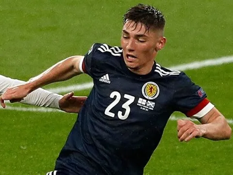 Gilmour kìm hãm tuyển Anh, Jorginho gọi bằng 1 biệt danh