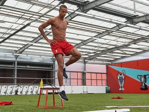 Giông bão ập tới, Liverpool mất lá chắn thép đến hết năm