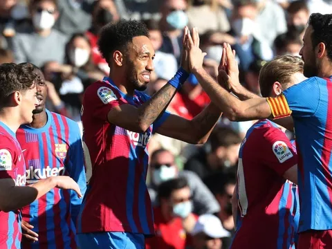 Busquets: Barca đã nhận được một món quà từ Arsenal